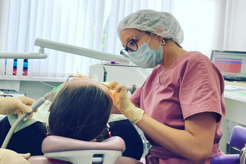 Своевременное посещение стоматологов помогает предотвращать серьёзные проблемы